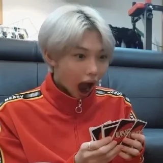 😱