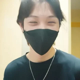 😸