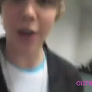 Justin Bieber @TgEmodziBot