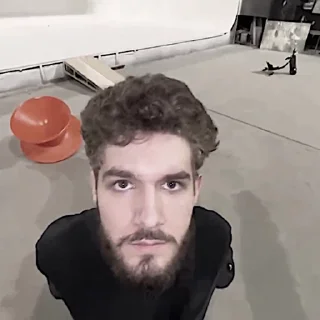 😠