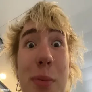 😮