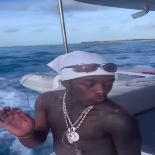 🥳