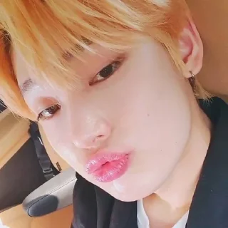 😗