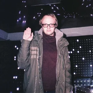 ✋