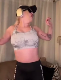 😨