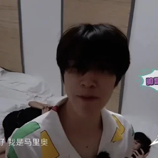 hendery ᝢ by @pitchestdark
