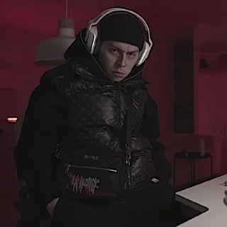😠