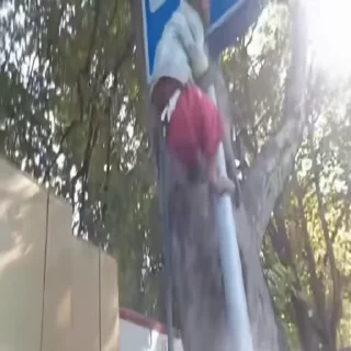 😡
