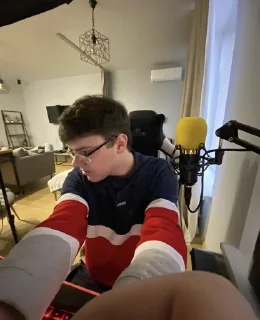 😳