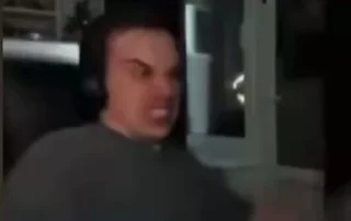 😡