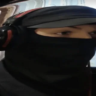 🤨