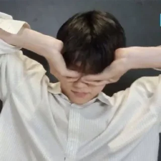 🥸