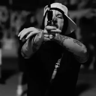 💣