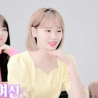 Soft Chaewon by @Ausssie