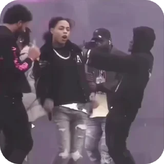 🥳