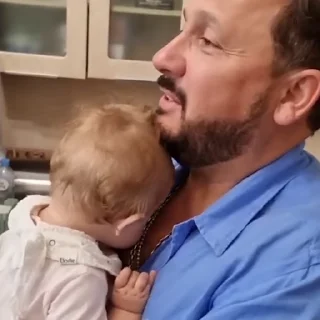 👶