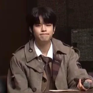 😐