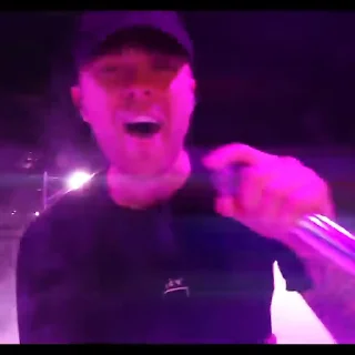 🎤