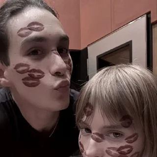 💋