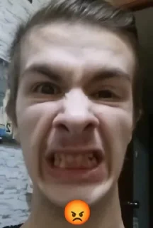 😡