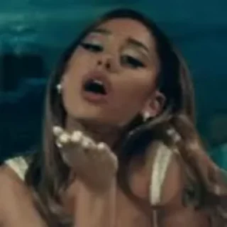 😘