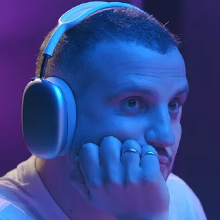 😐