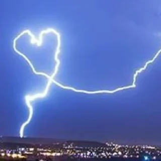 ⚡