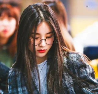 年 🌱 HEEJIN @PWENCUTIES