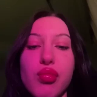 😗