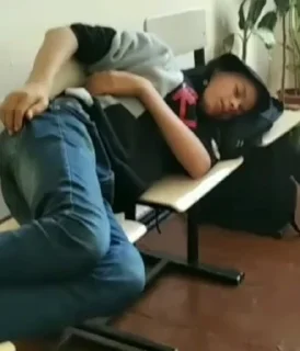 😪