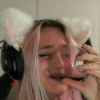 😭