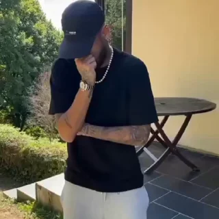 😐