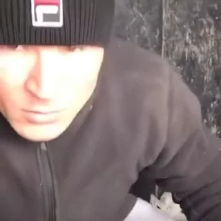 😐
