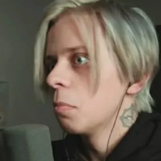 😳
