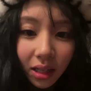 🌥️