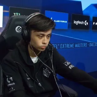 😣