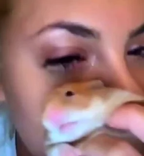 😭