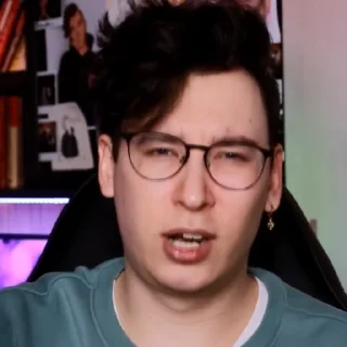 😠