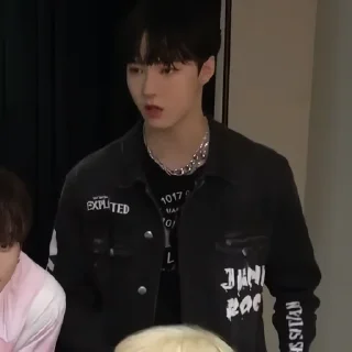 😧