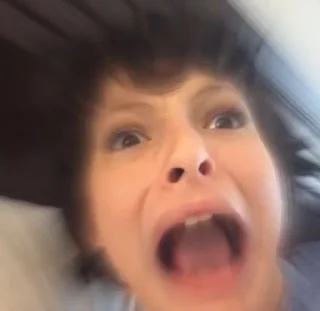 😨