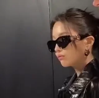 🤨