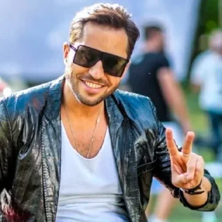 ✌️