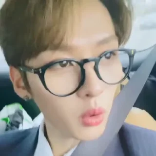 😘