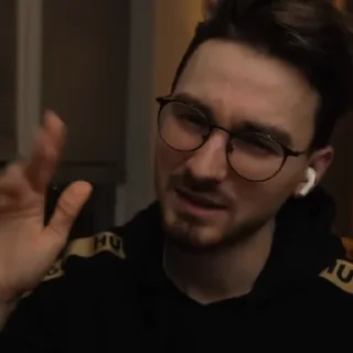 🥸