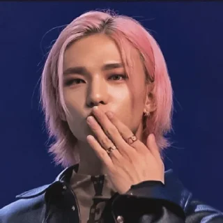 😘