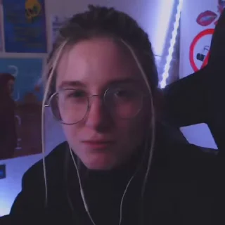 😠