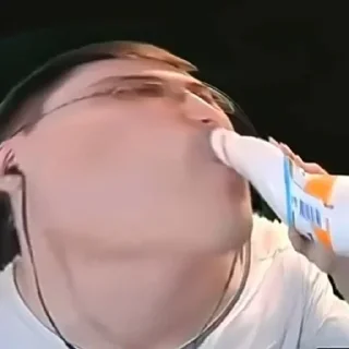 🗿