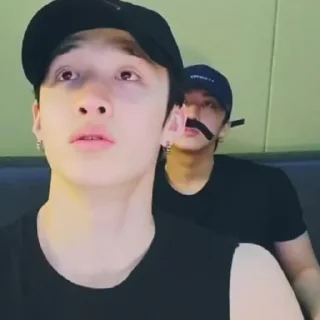 🥸