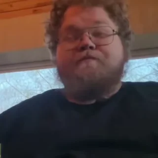 😨