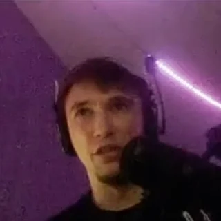 🤢